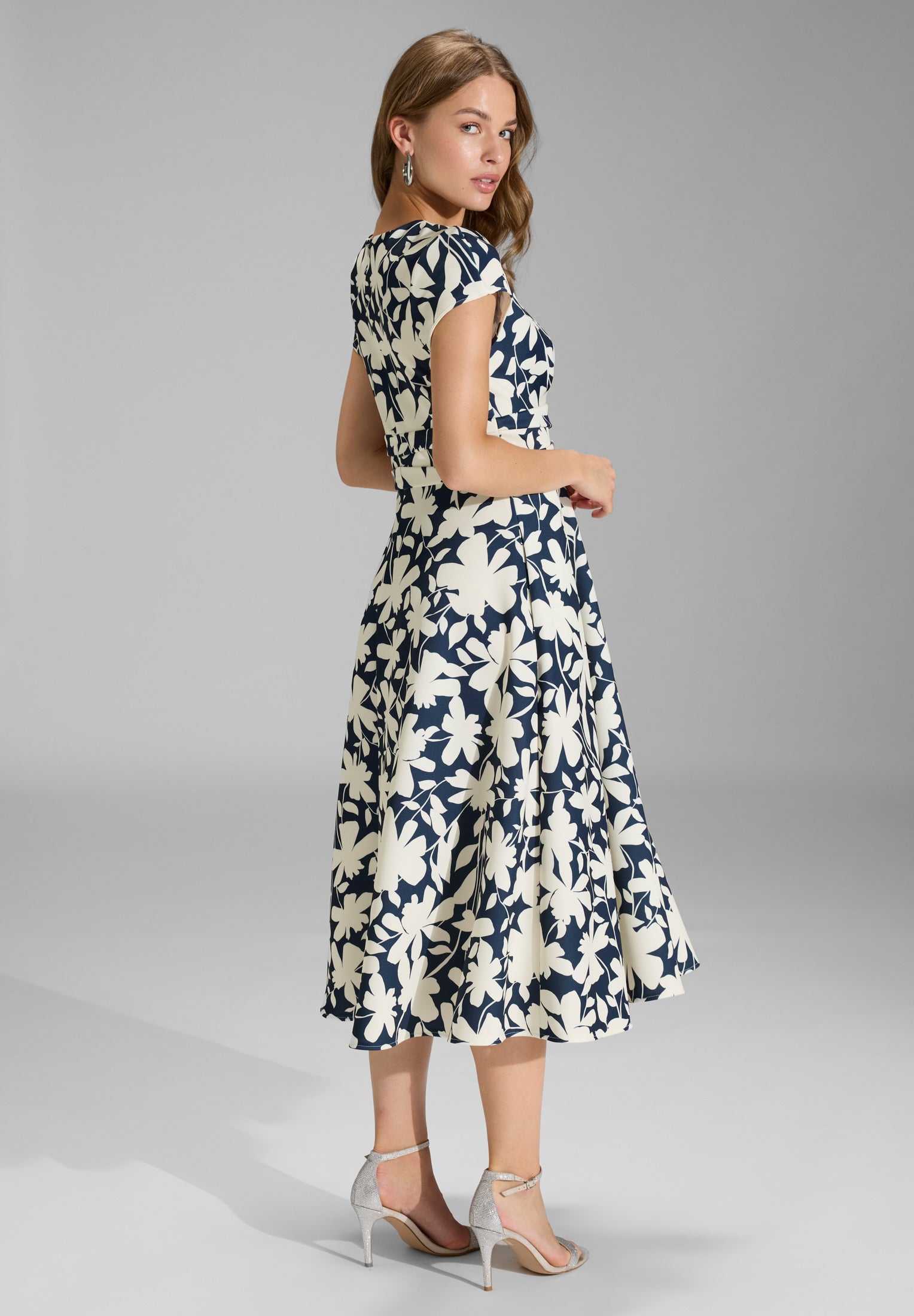 Swing Damen Kleider Navy / Ivo