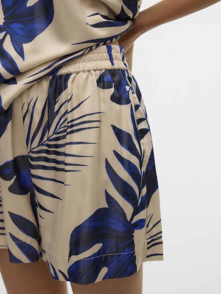 Vero Moda Damen Shorts Cloud Dancer/Le