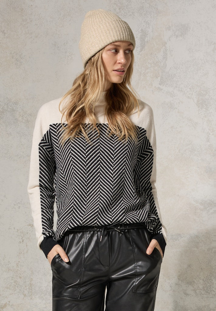 Cecil Tuch Desert Be