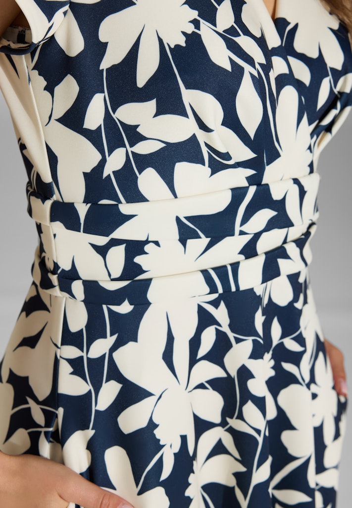 Swing Damen Kleider Navy / Ivo