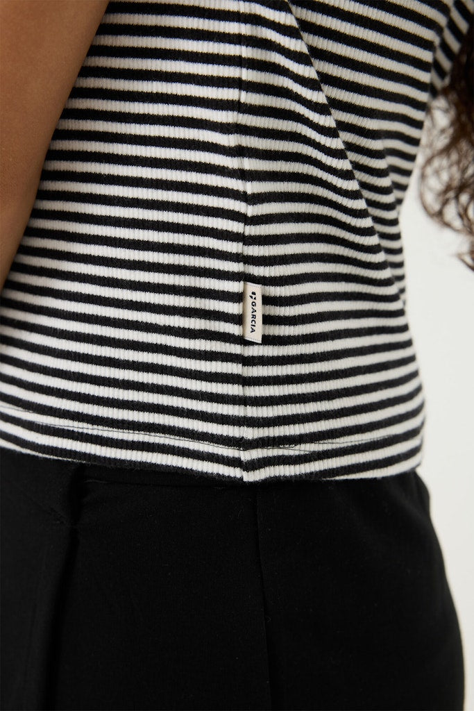 Garcia Mädchen T-Shirts & Tops Off Black