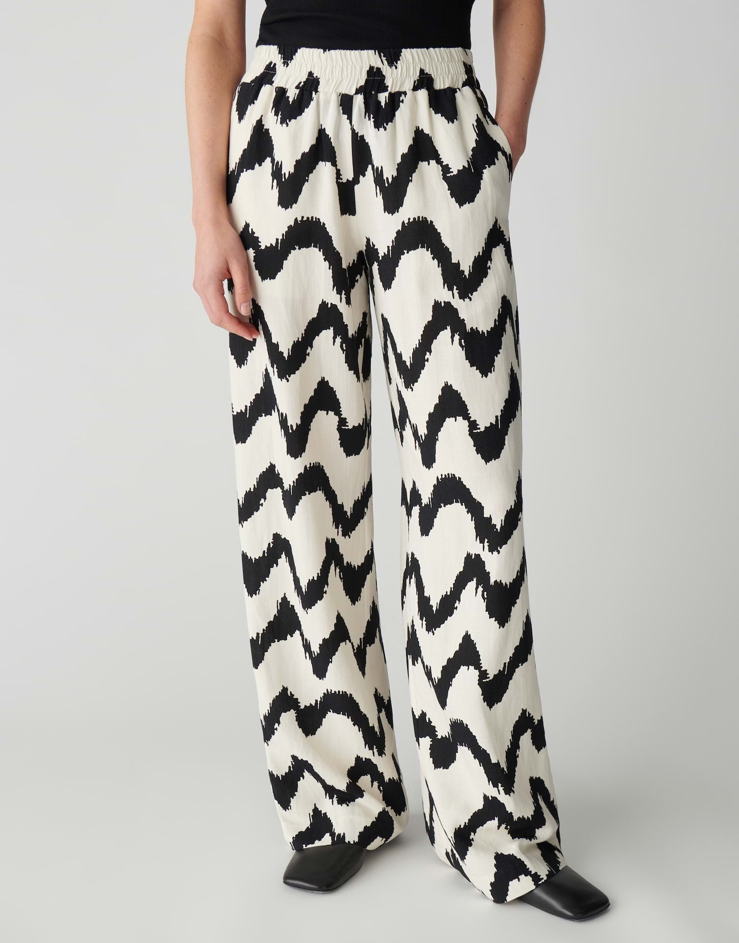 Opus Pants Damen Hosen  Black