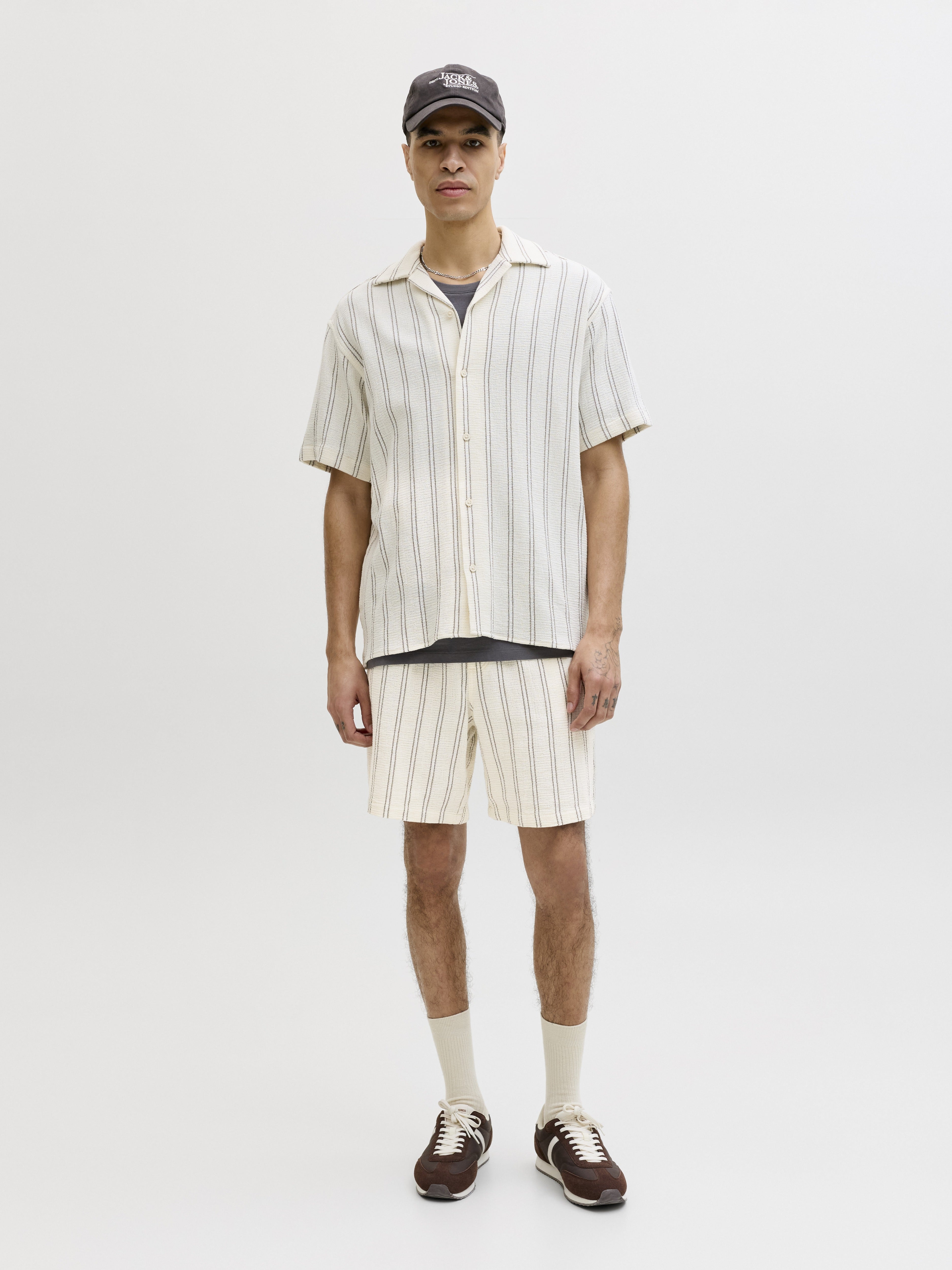 Jack & Jones Herren Shorts Antique White/S