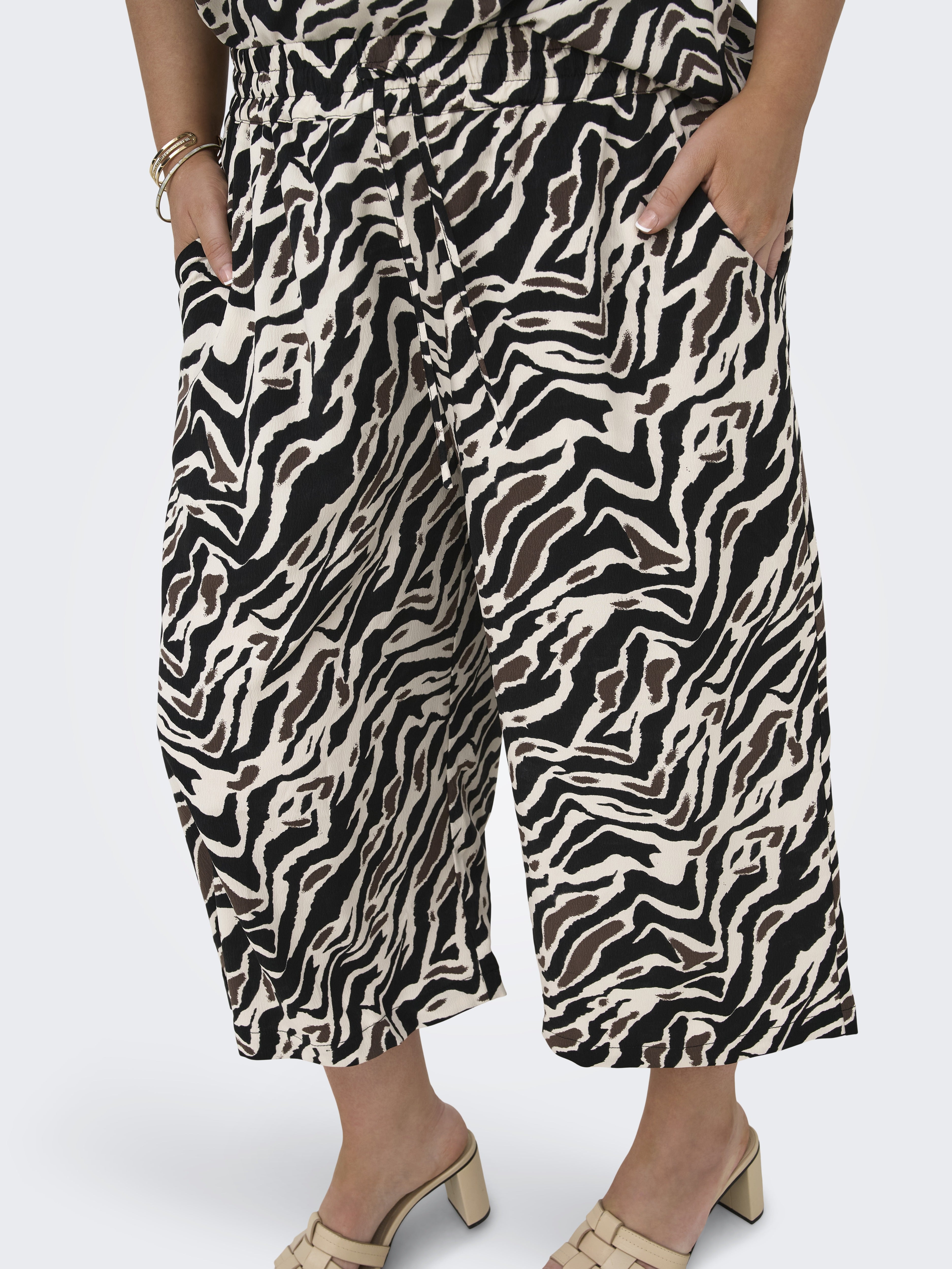 Only Carmakoma Damen Hosen Black/Graphic A